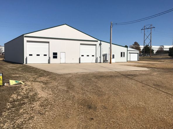 502 S 5th Ave E, De Witt, IA 52742